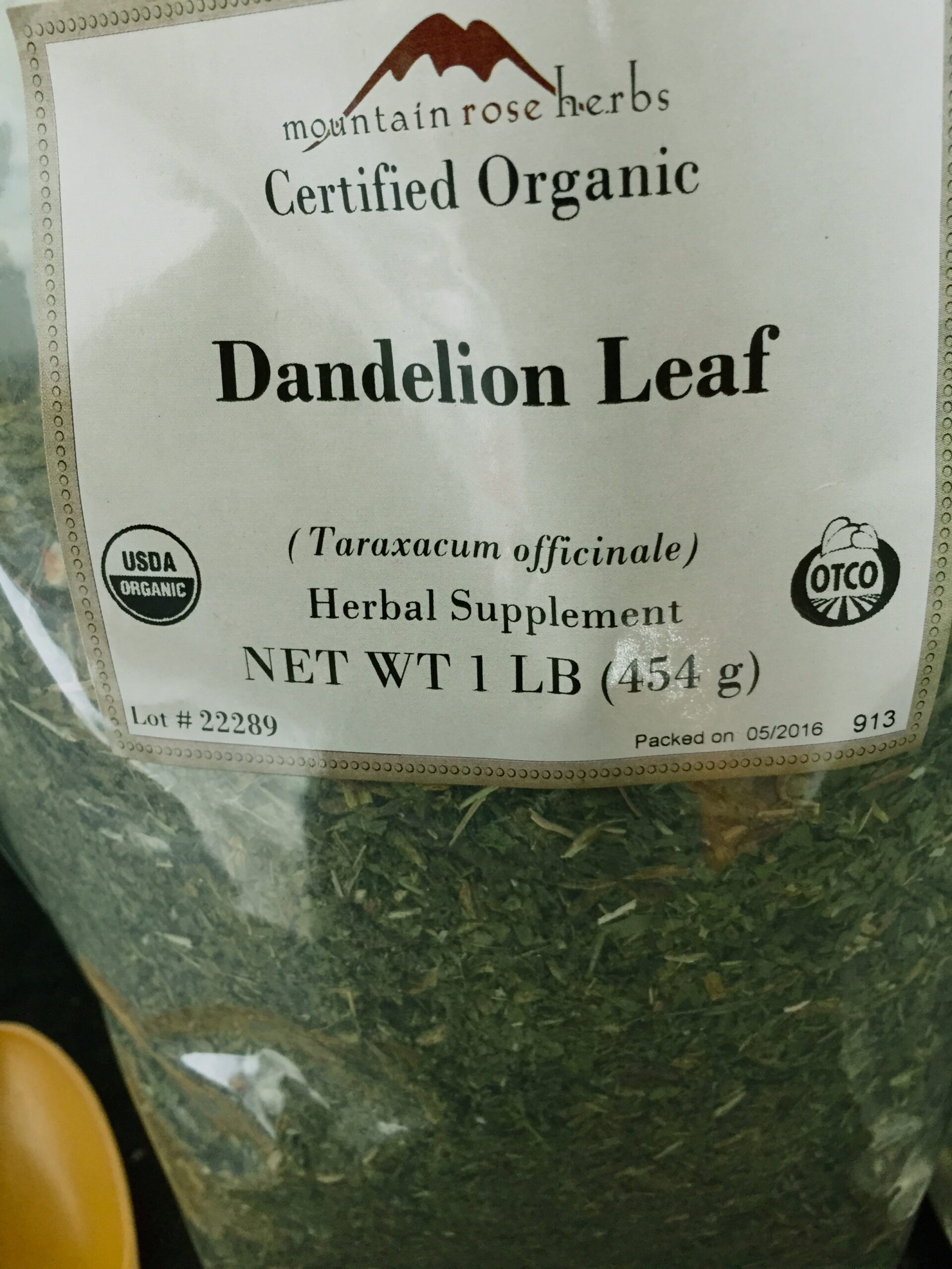 dried dandelion leaf